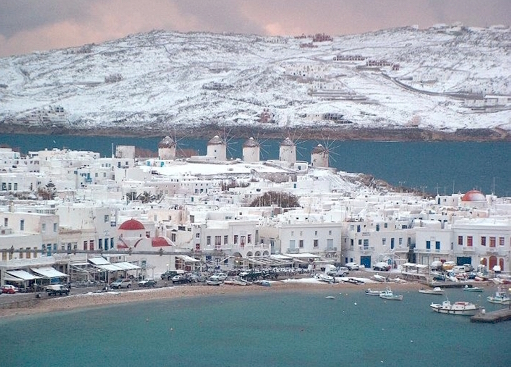 Mykonos-Chora-after-a-snowfall-in-2004-photo-by-M-Koubaros-on-Panoramio-7915444