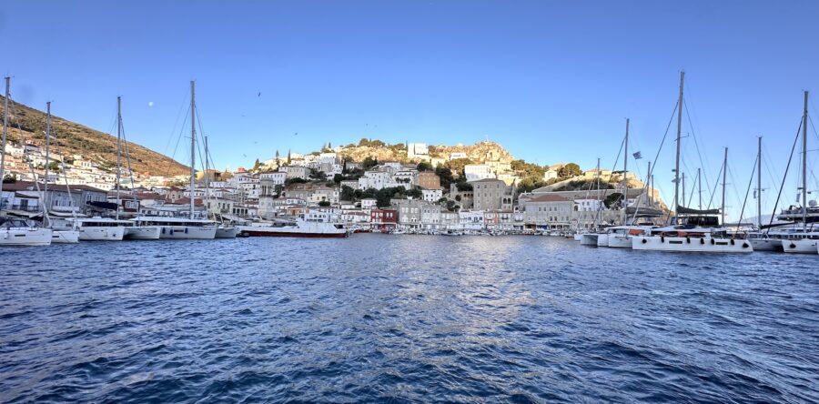 Hydra in 130 foto: tra  consigli e verità sull’isola
